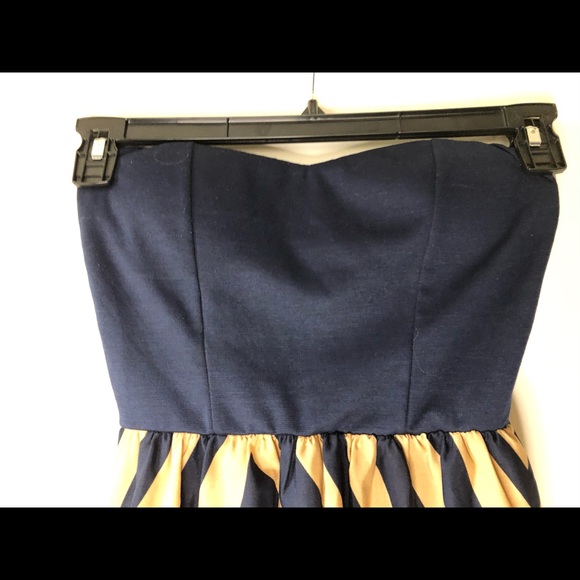 Strapless dress. - Picture 10 of 11